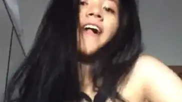 Gadis ABG Cantik Joget Naked Di Depan Kamera
