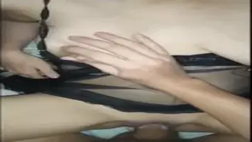 Gadis Cantik Dada Menonjol Pasrah Di Kasur